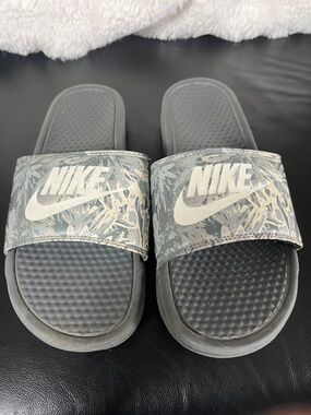 Nike Gray Patterned Slide Sandals with White Logo